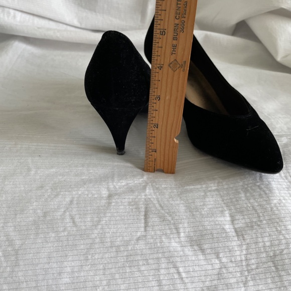 Black Velvet low heel pumps - Picture 3 of 5